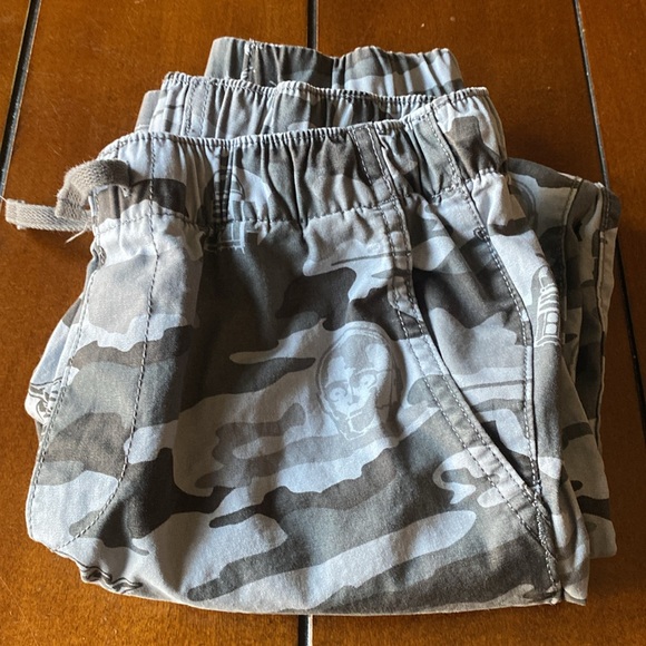 GAP Star Wars XL approximately 34 inches long. Nice condition. Has two pockets. - Picture 9 of 10